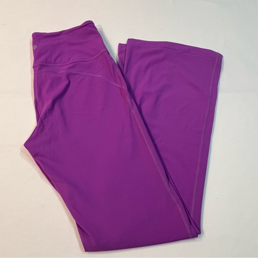 Lululemon Groove Super-High-Rise Flared Pant *Nulu
Moonlit Magenta Size 10